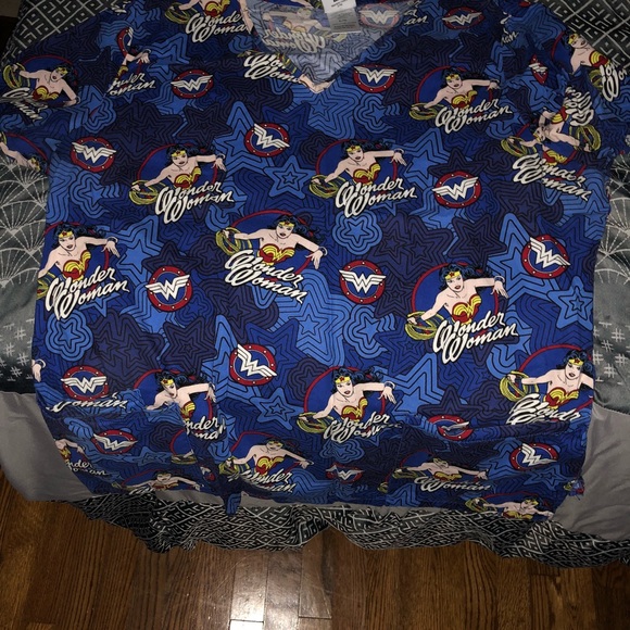 Scrub tops - Picture 4 of 5